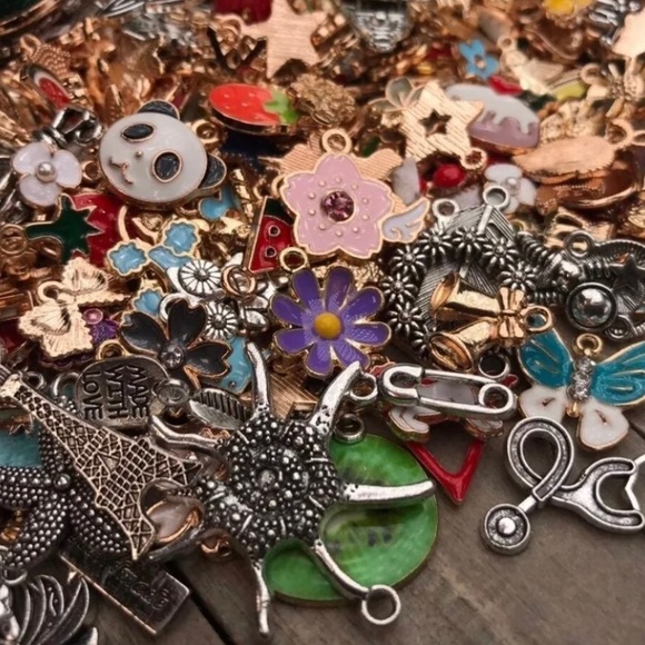 50pc Mixed Lot of Gold & Silver Tone Charms DiY - Picture 7 of 14